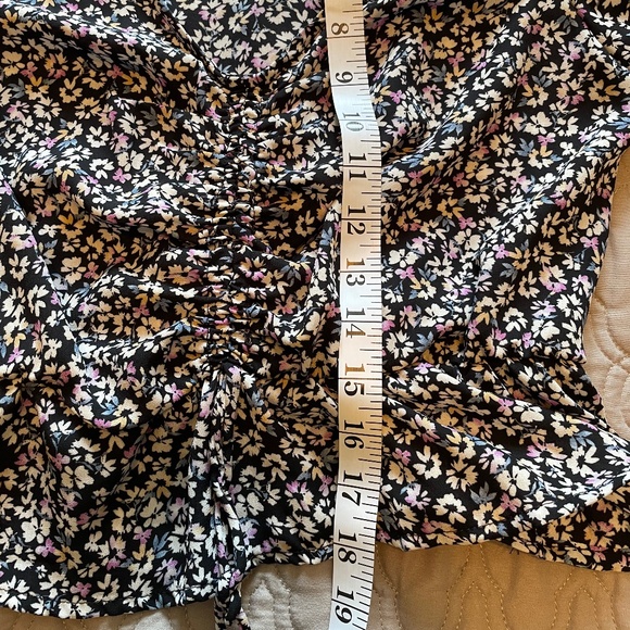 5 for $12 Cute little V neck top with flutter sleeve and rouched bottom - Picture 4 of 4